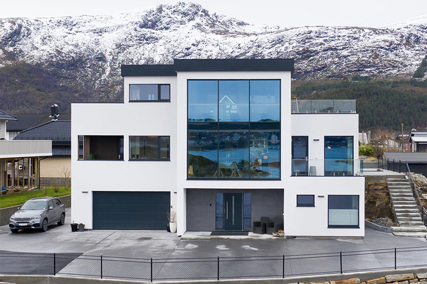 Enebolig med kombinasjon av materialer - aluminium og PVC